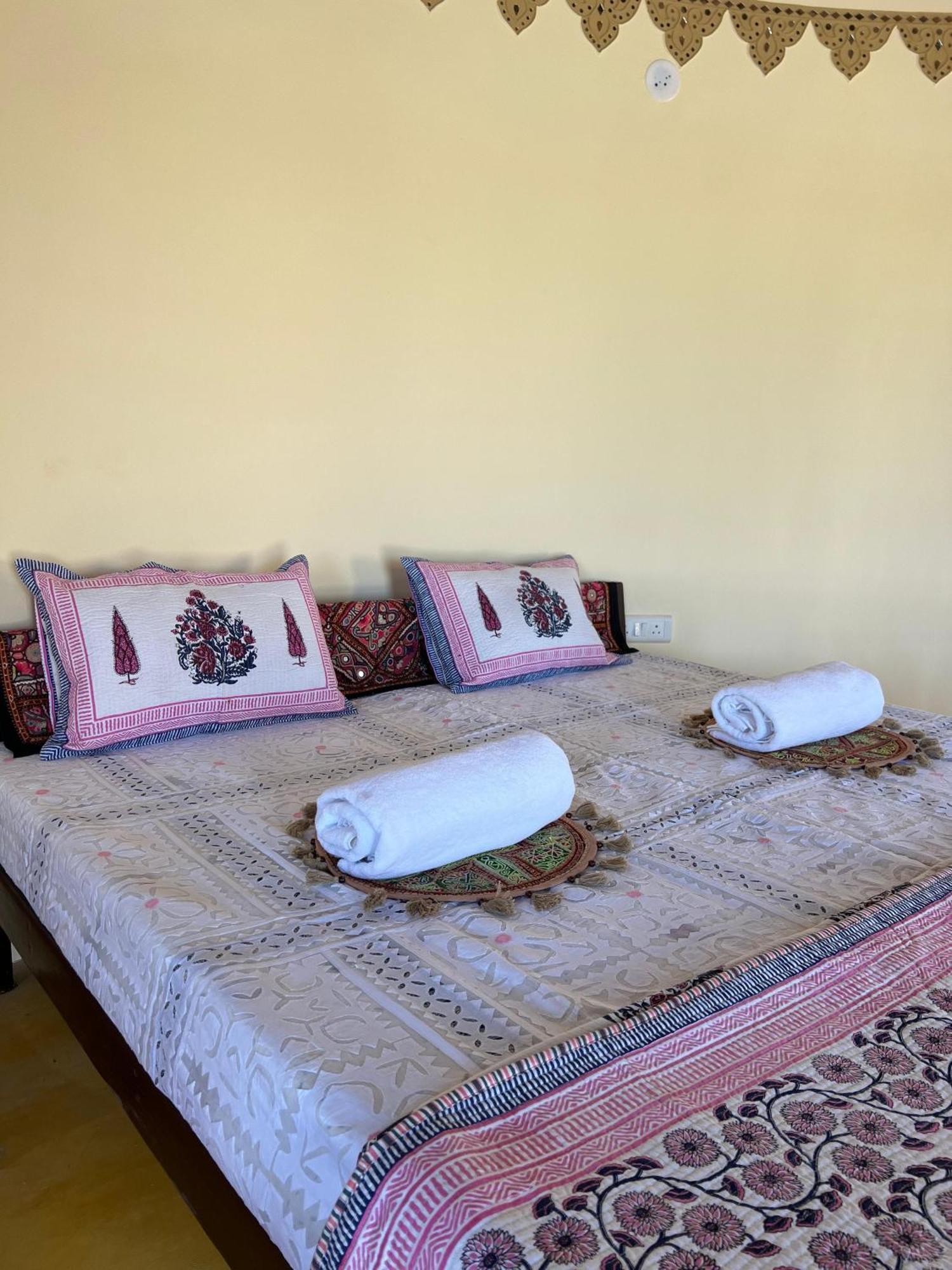 Rann Hellaro Homestay Бхудж Экстерьер фото