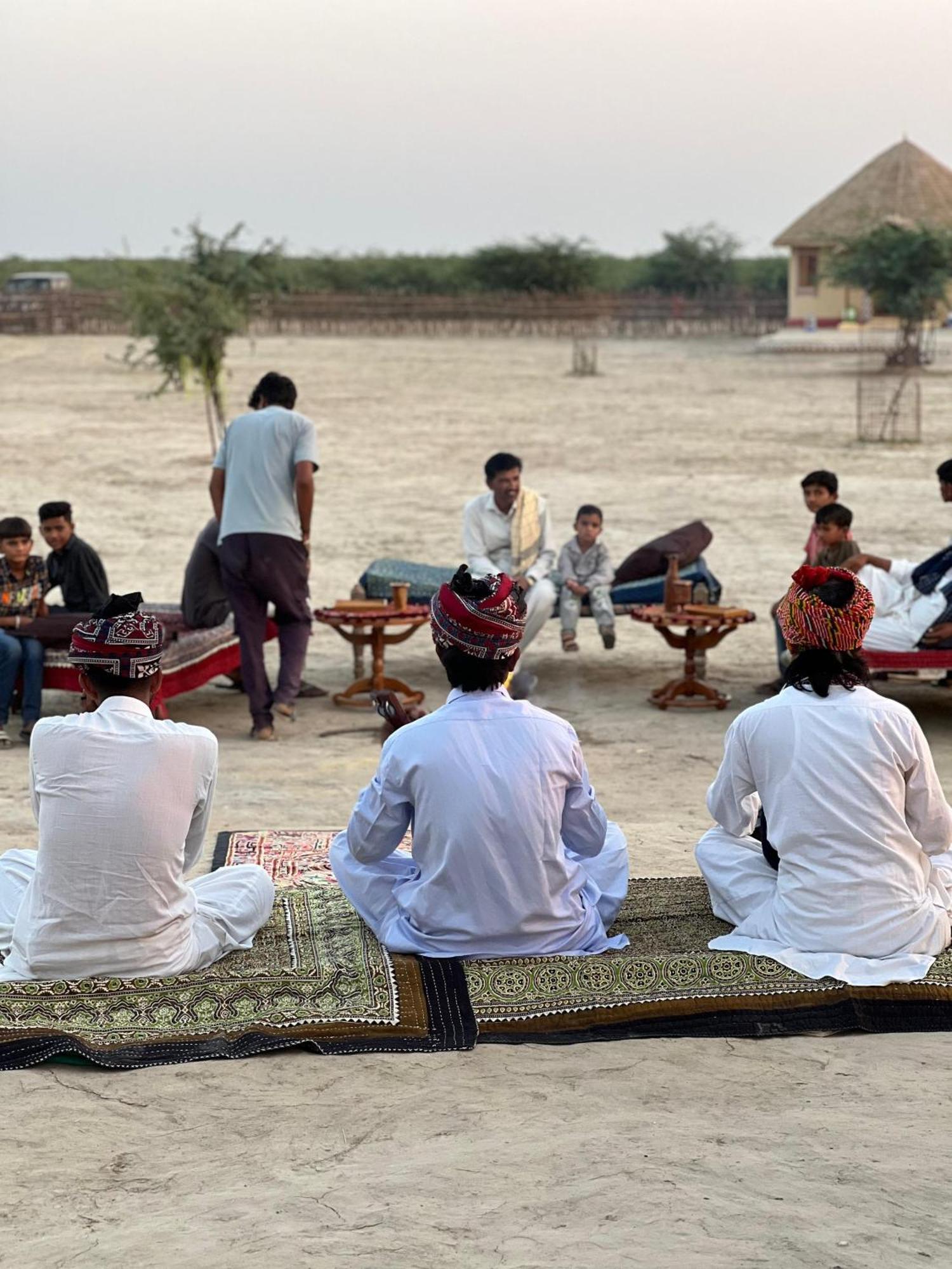 Rann Hellaro Homestay Бхудж Экстерьер фото