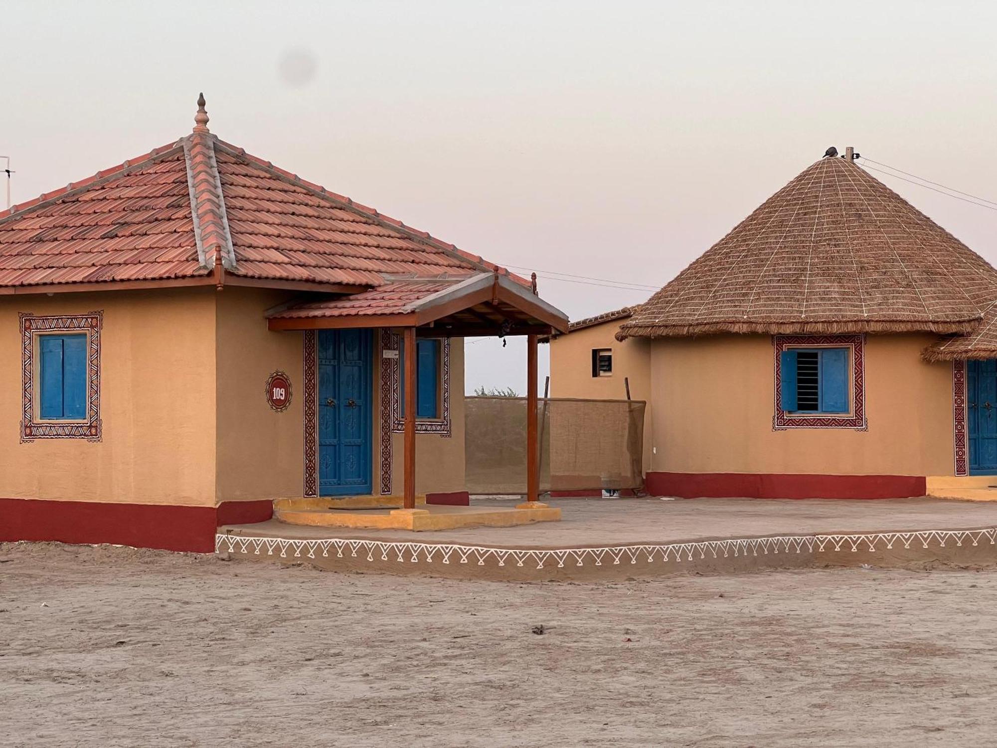 Rann Hellaro Homestay Бхудж Экстерьер фото